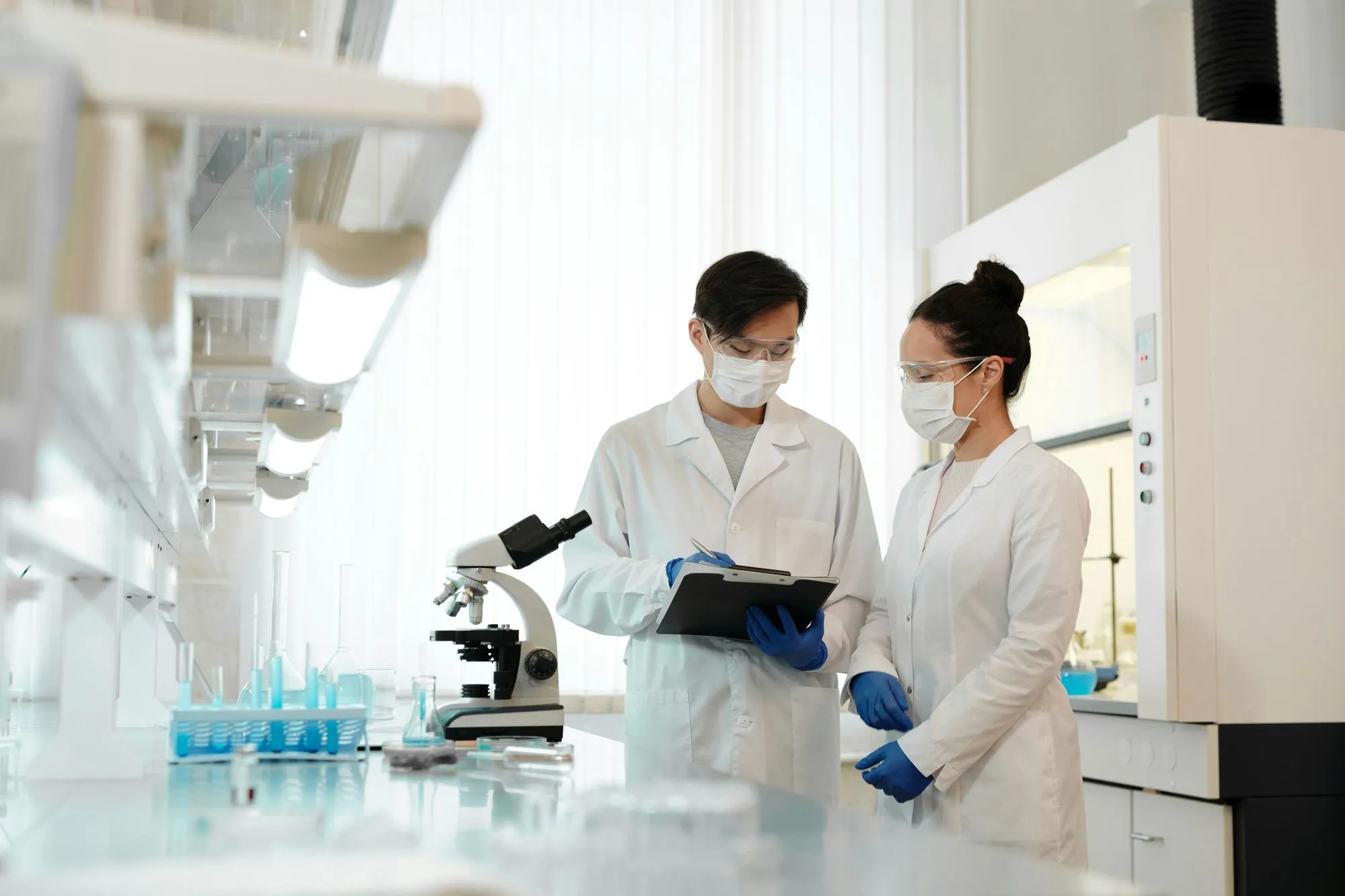 664cbbd6fabb77e0888abb9a_Medical Laboratory Technician Salary Guide